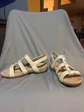 Vionic White Sandals